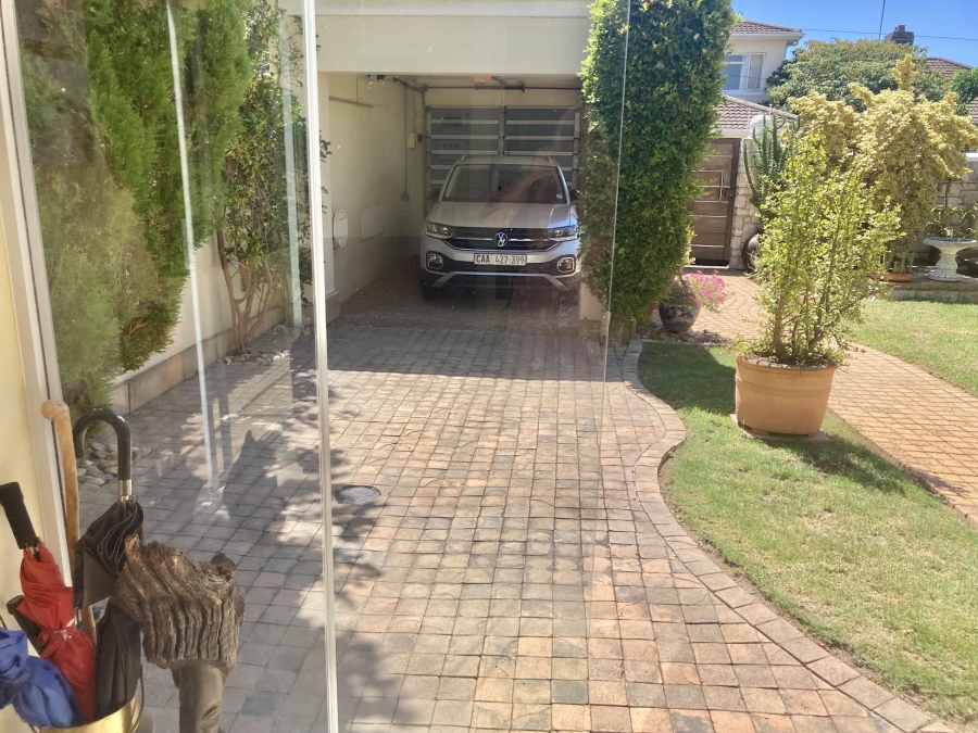 To Let 3 Bedroom Property for Rent in Claremont Upper Western Cape